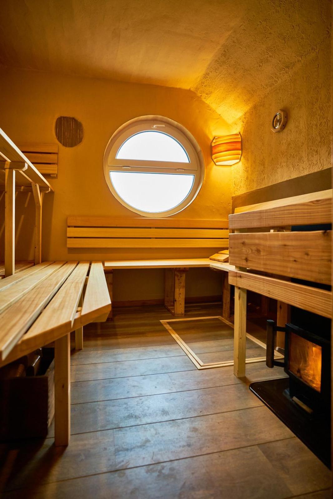 Hotel Olbernhau Mit Sauna - Kleines Landhotel Zur Ofenschenke Bagian luar foto