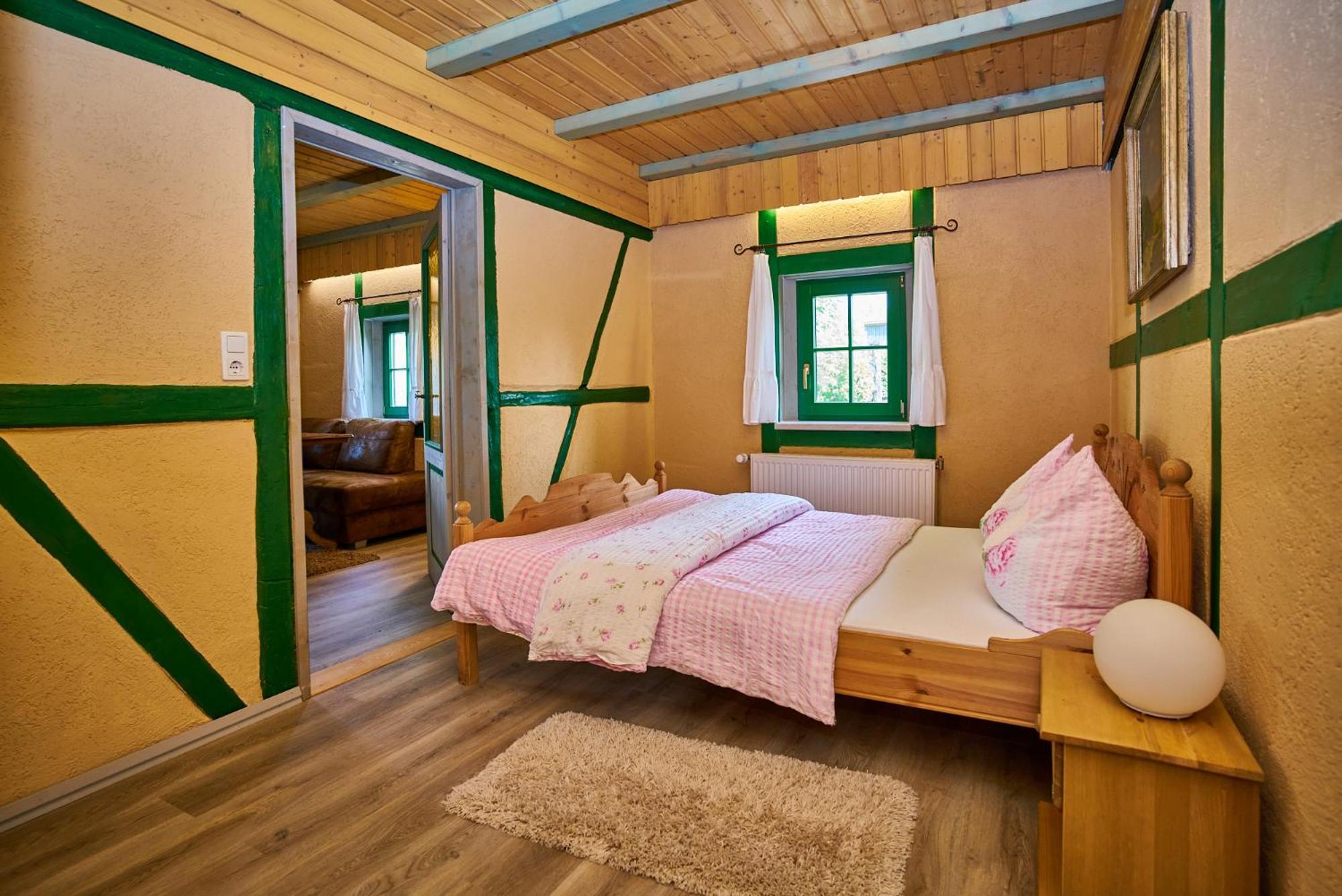Hotel Olbernhau Mit Sauna - Kleines Landhotel Zur Ofenschenke Bagian luar foto